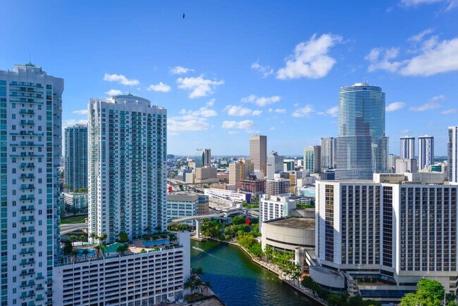 Building Photo - 485 Brickell Ave