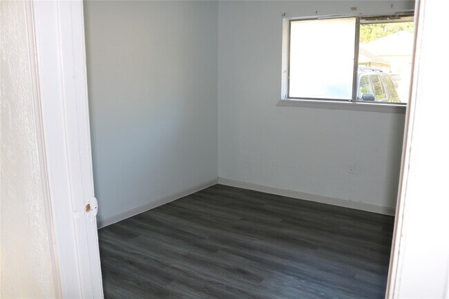 Building Photo - 5405 Suez St