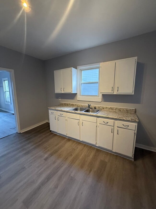 Building Photo - 3bd Single Harvard/E 55 Cash Pay/Section 8