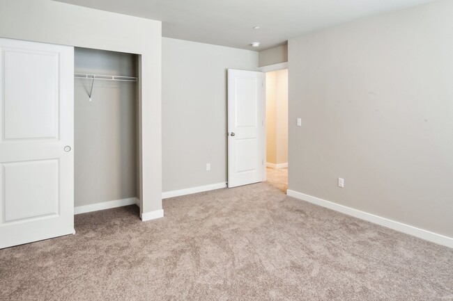 Building Photo - Newly Built 5bd 2.5ba in LSSD