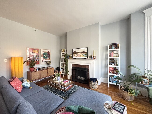 Building Photo - 1569 Beacon St