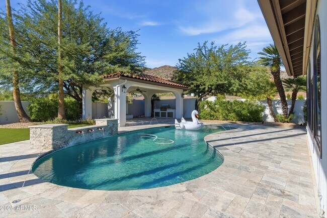 Building Photo - 5828 E Cactus Wren Rd