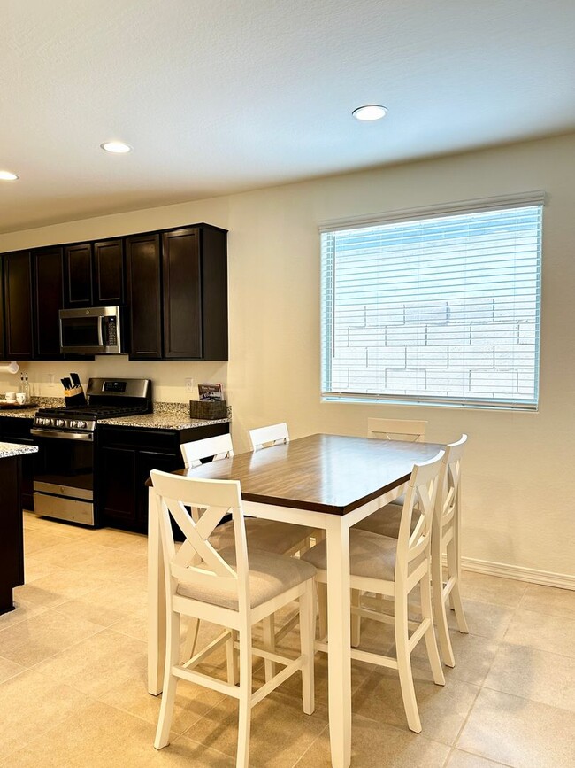 Building Photo - BEAUTIFUL VERRADO 3 BEDROOM PLUS DEN WITH ...
