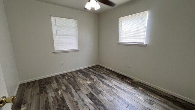 Building Photo - 2221 Candy Ln