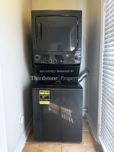 Building Photo - 2855 Lydia St