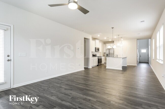 Building Photo - 586 Hillpark Ln