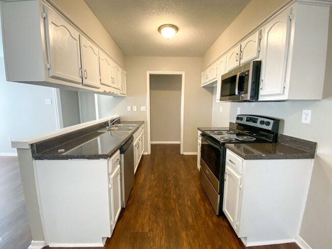 Building Photo - 3 bed, 2 bath in Horn Lake (ss appliances,...