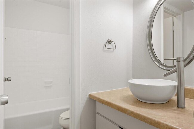 Building Photo - 620 S 1st St