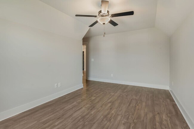 Building Photo - Gated Community - Villages of Stoneybrook