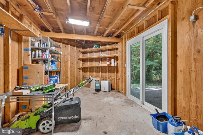 Building Photo - 6 Youngs Farm Ct