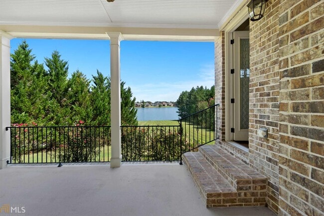 Building Photo - 2481 Lake Erma Dr