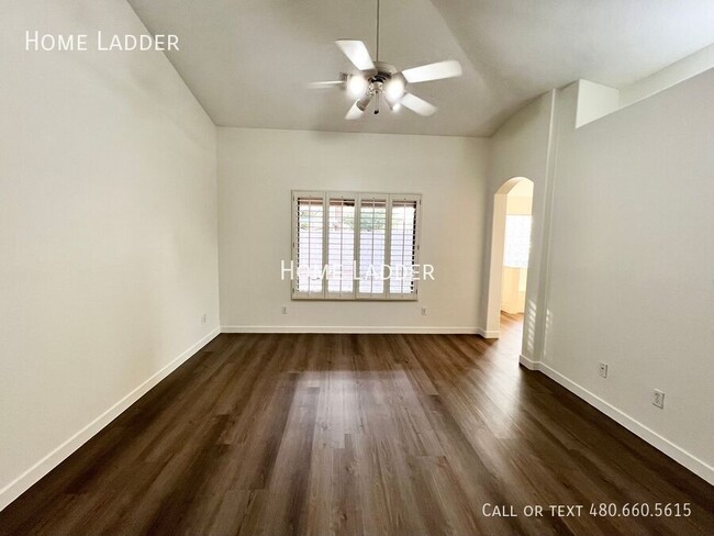 Building Photo - Refreshing 3-Bed, 2-Bath Plus Den with Spa...