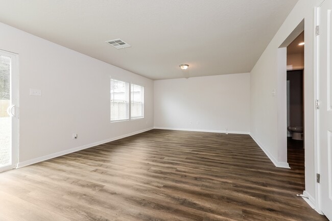 Building Photo - 17640 Cedar Crst Dr