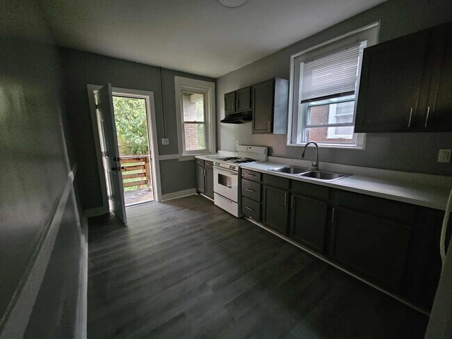 Building Photo - 2 Bedroom apartment for rent!  Located in ...