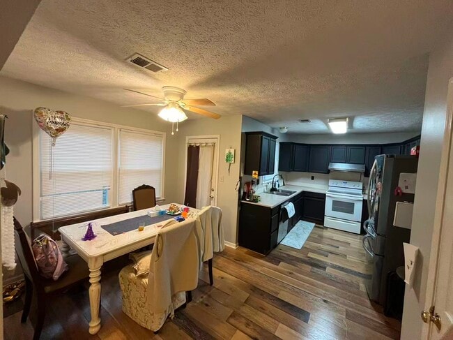 Building Photo - 3626 White Pine Dr