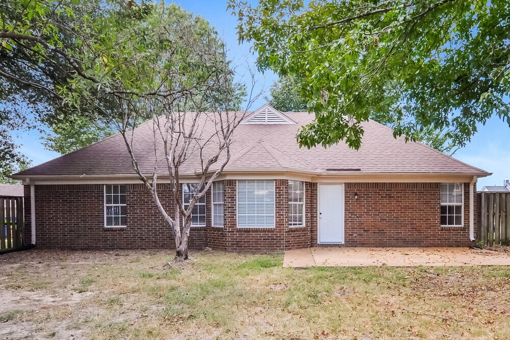 Building Photo - 7100 Hunter's Horn Dr