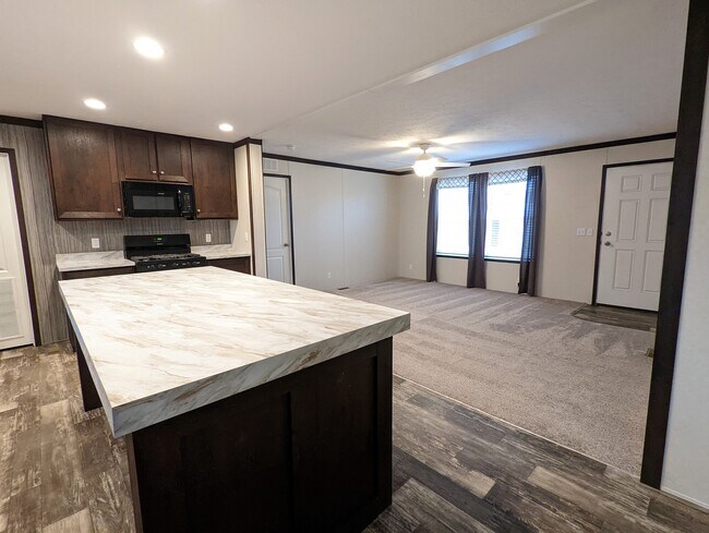 Building Photo - 177 Daisy Dr