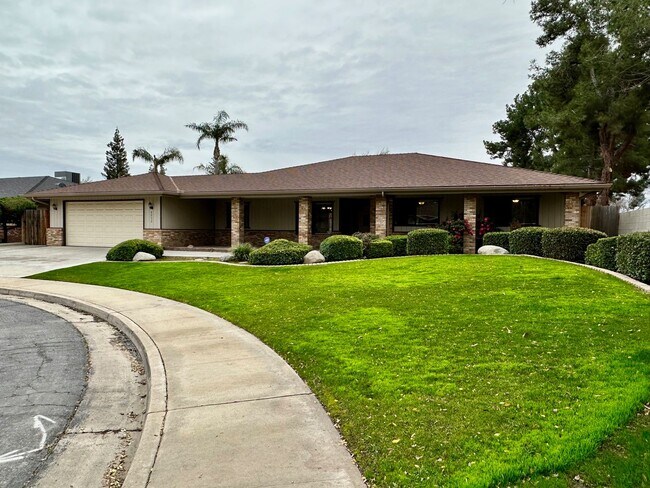 Building Photo - 9913 Spring Oak Dr