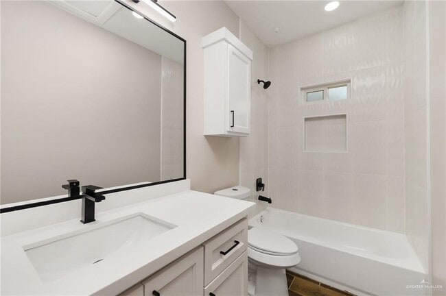 Building Photo - 16 Cassandra St