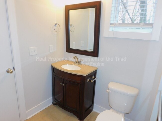 Building Photo - 934 Albert St SW