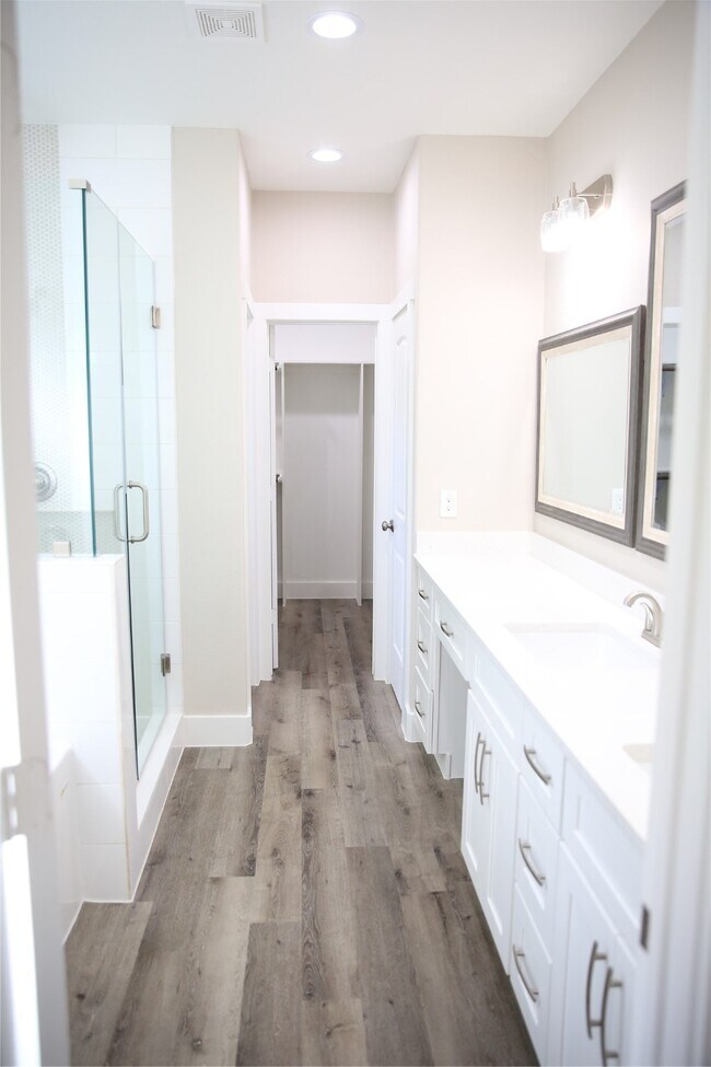 Building Photo - 637 Foxcroft Park
