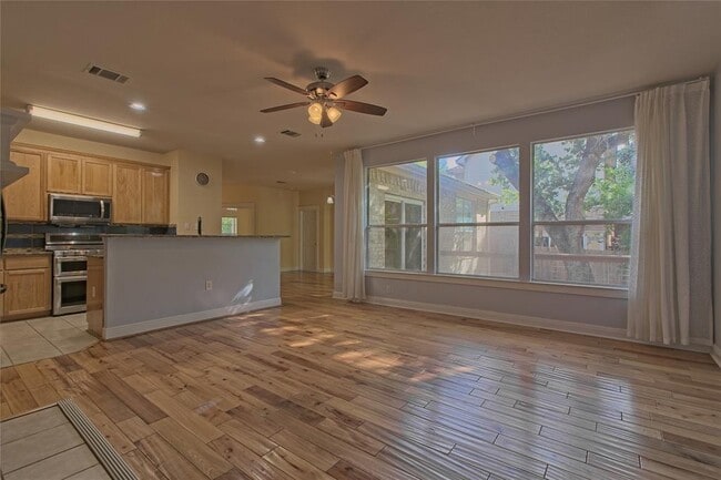 Building Photo - 610 Palo Alto Ln