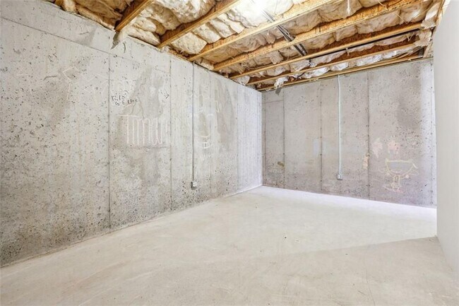 Building Photo - 6331 Salinger Ct