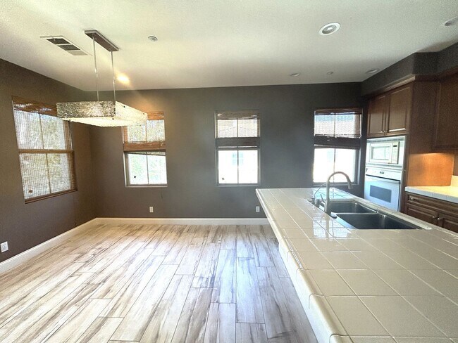 Building Photo - 133 Chantilly