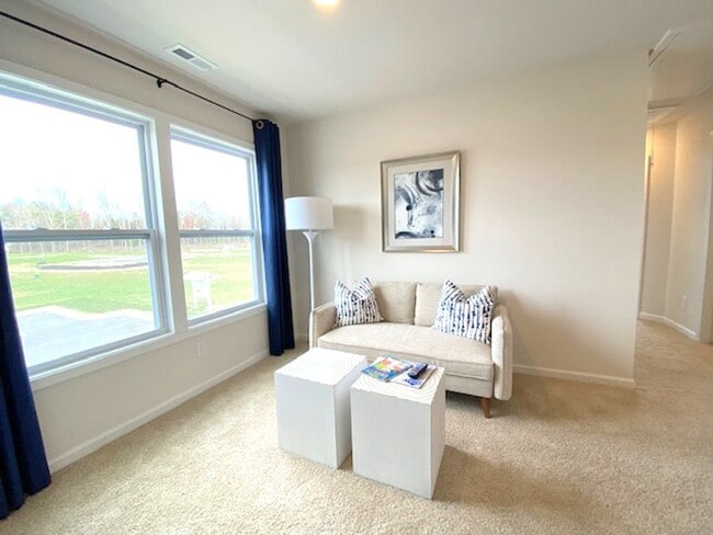 Building Photo - Newer Construction Townhome in Hendersonville