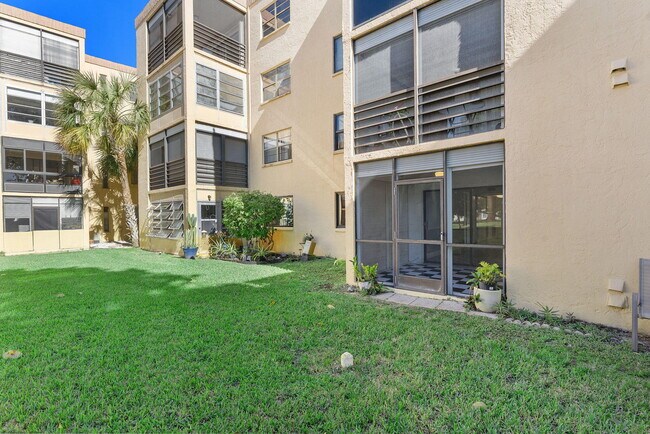 Building Photo - 9370 SW 8th St