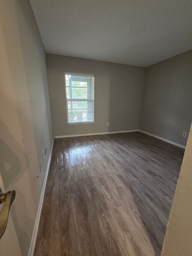 Building Photo - Come check out this first floor condo! Rea...