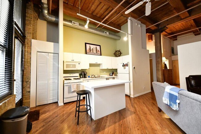 Primary Photo - 226 N Clinton St