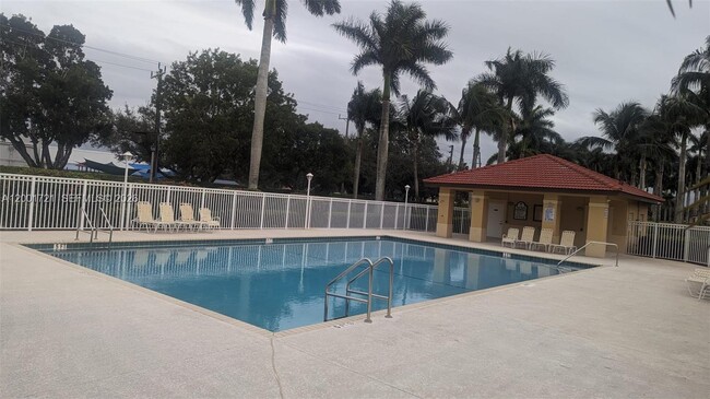 Building Photo - 213 E Forest Oak Cir