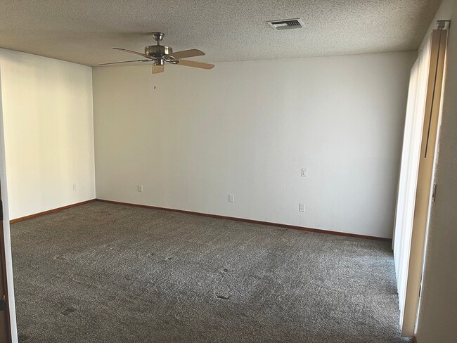 Building Photo - Unfurnished Long Term House! Price Adjustm...