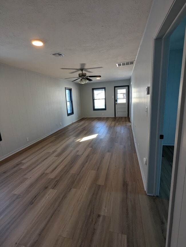 Building Photo - 112 N 5th St