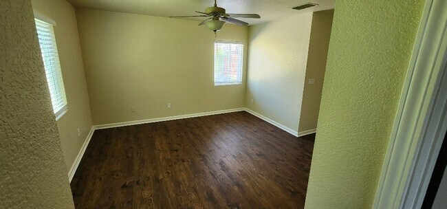Building Photo - Charming 3-Bedroom Home in Folsom – Move i...