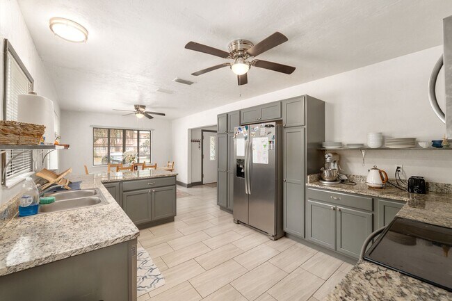 Building Photo - 5 NW 26th St