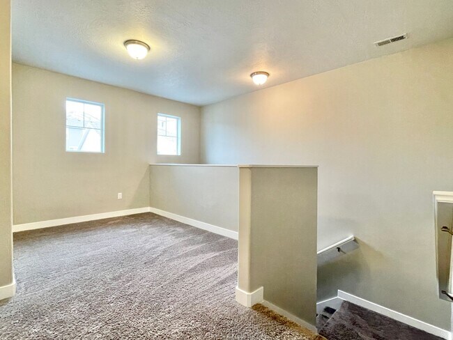 Building Photo - 3037 S Red Pine Dr