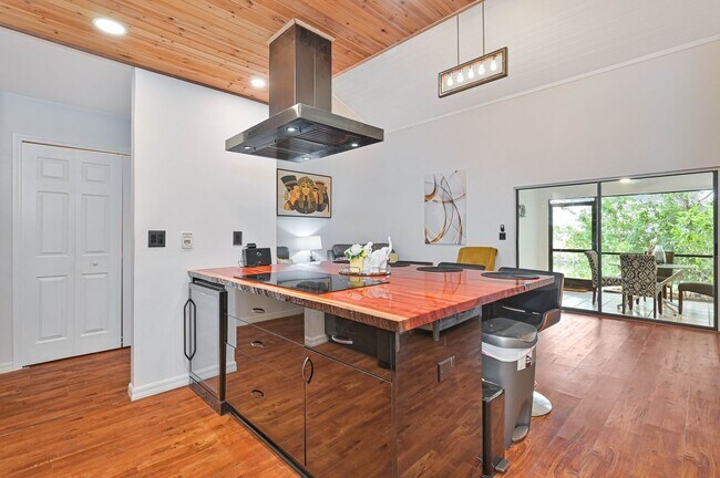 Building Photo - NOW AVAILABLE - Furnished Villa in Riverbend!