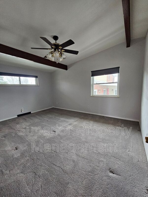 Building Photo - 610 Vista Ln