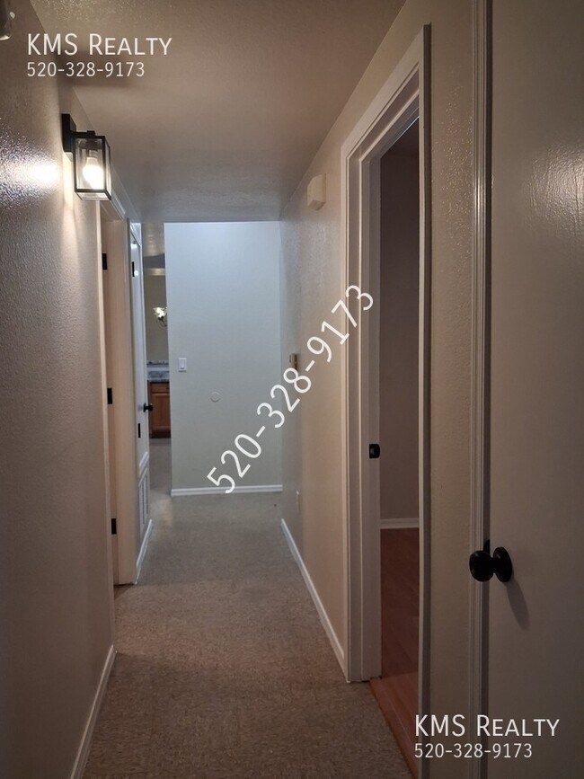 Building Photo - 2867 N Tolman Dr