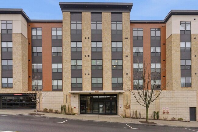 Building Photo - 649 38th St