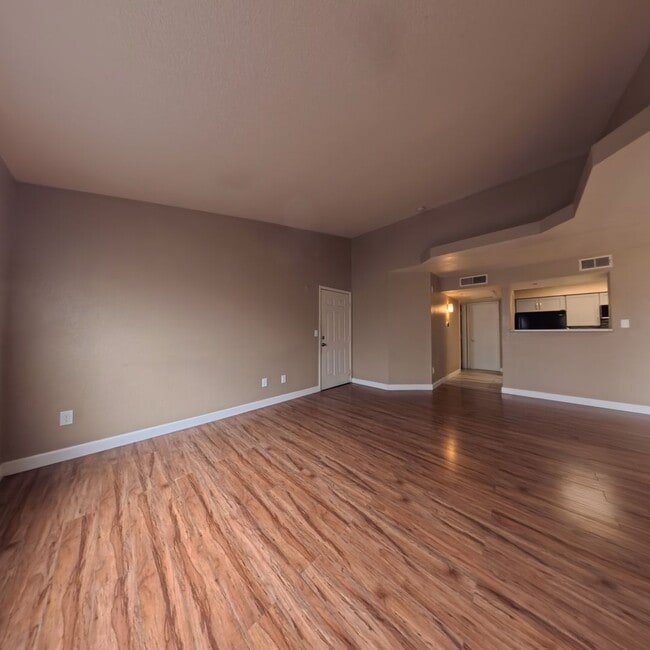 Building Photo - 8101 W Flamingo Rd