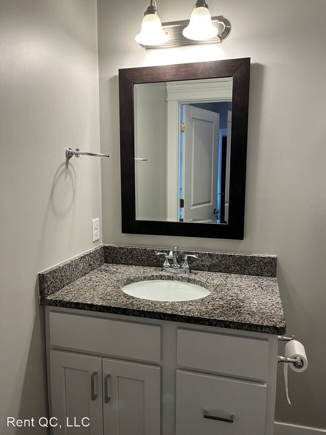 Building Photo - 2 br, 2.5 bath House - 702 Cox Court