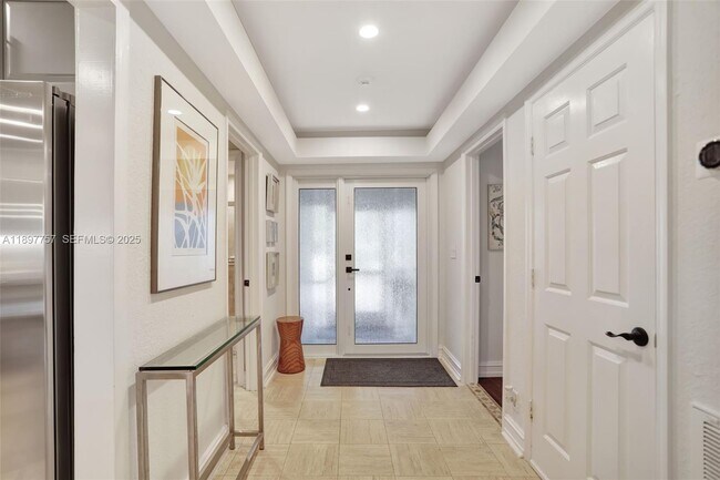 Building Photo - 1128 W Cypress Dr