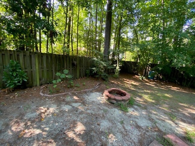 Building Photo - Welcome to this stunning 3-bedroom, 2-bath...
