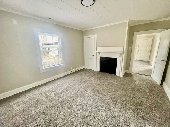 Building Photo - Welcome to this charming 2-bedroom, 1-bathroom home located in the scenic Kings Mountain, NC