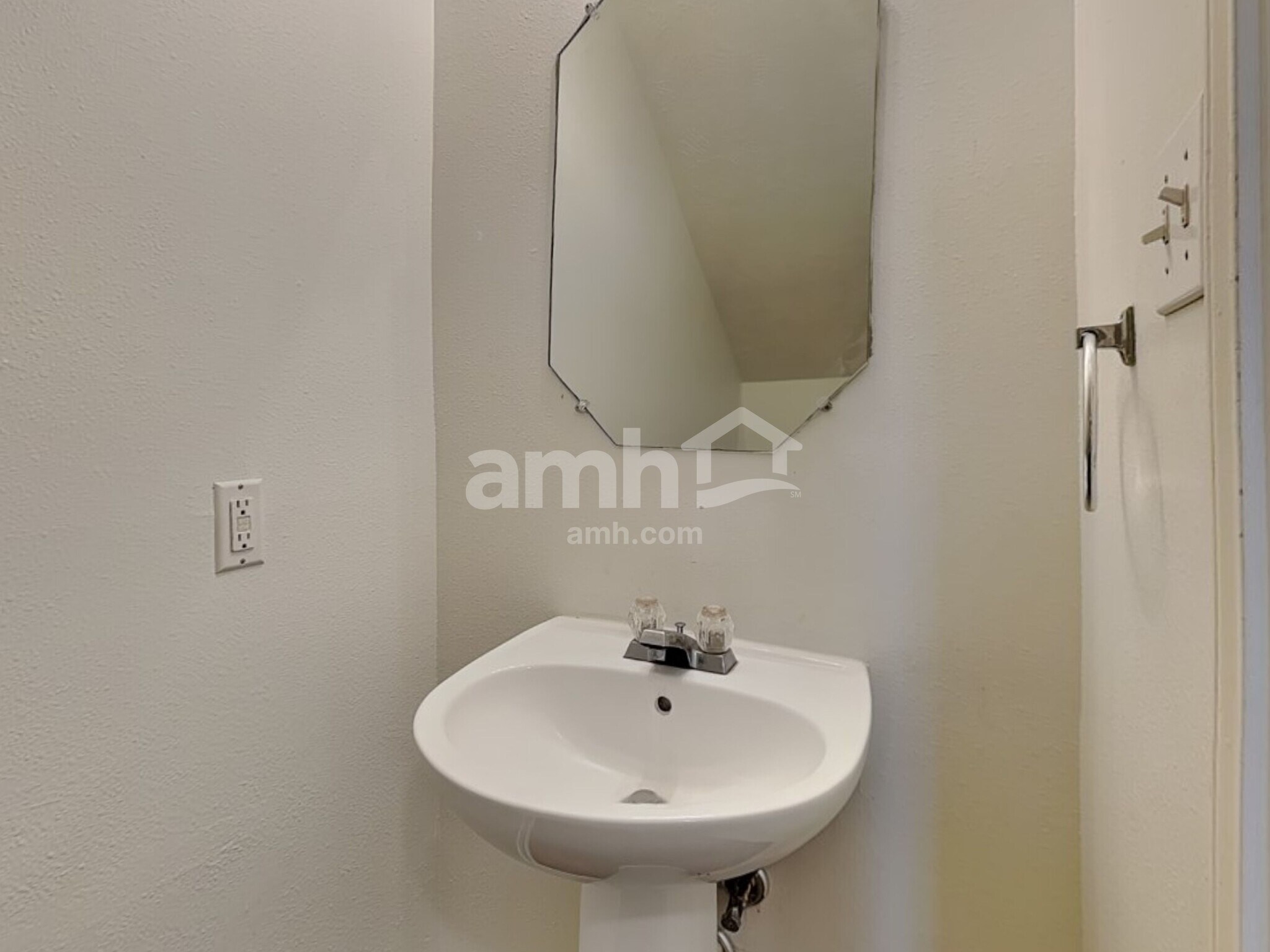 Building Photo - 12311 Claresholm Dr