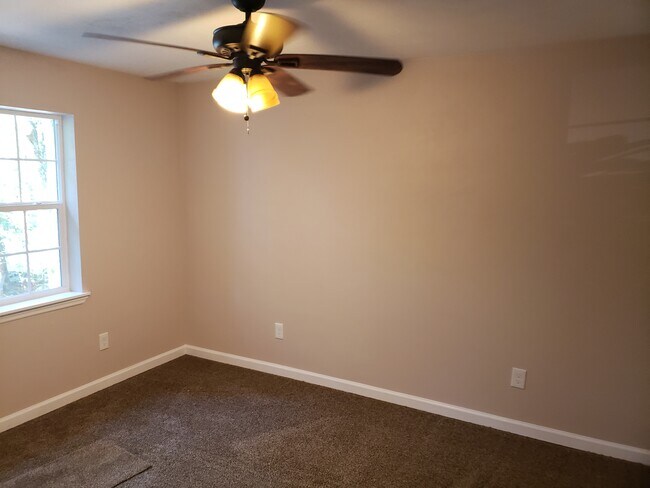 Building Photo - 1582 Three Lanterns Ln