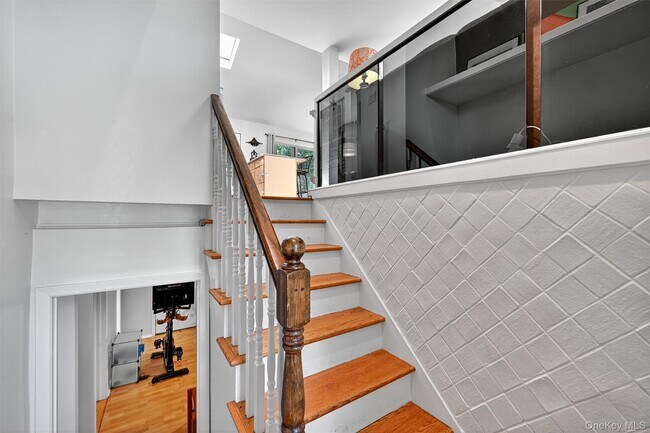 Building Photo - 731 Manette Ln